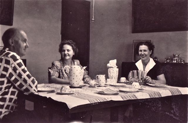 Ingewikkeld gezelschapsspel, ik geef het toe. Het ging over bolletjes, lijnen, rasters en wat we zelf bedachten of meebrachten.